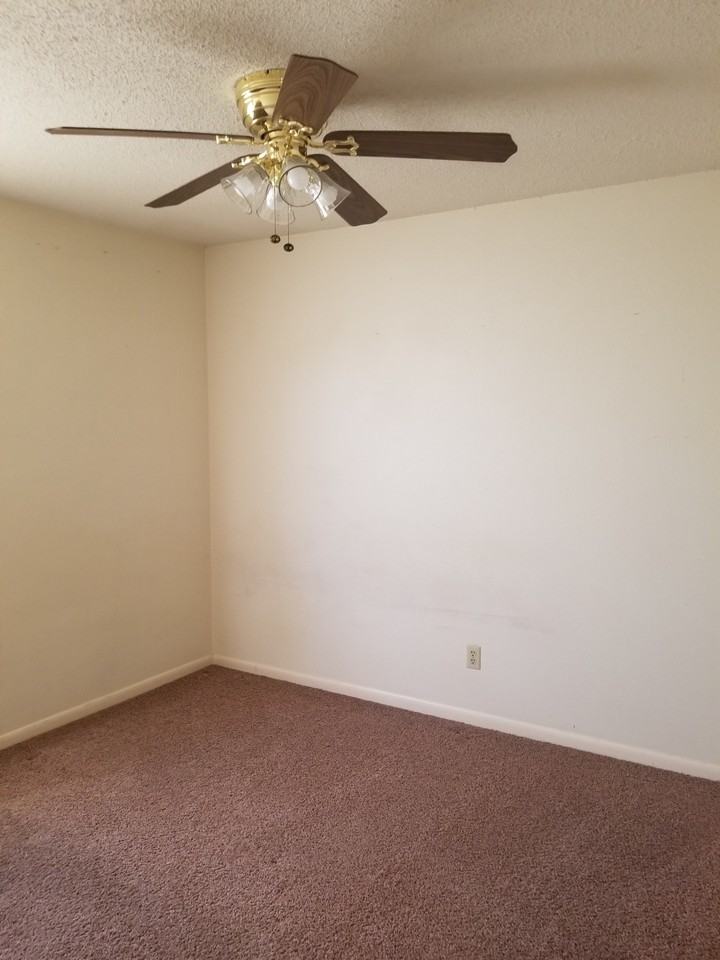 3600 Hawthorne Dr #1 - Photo 5 of 9