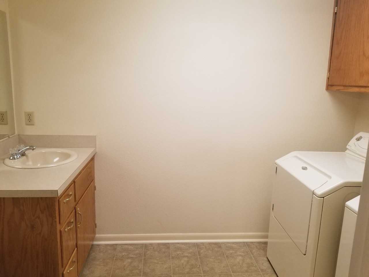 3600 Hawthorne Dr #1 - Photo 6 of 9
