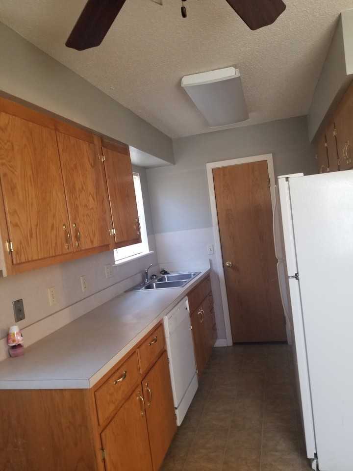 3600 Hawthorne Dr #1 - Photo 7 of 9