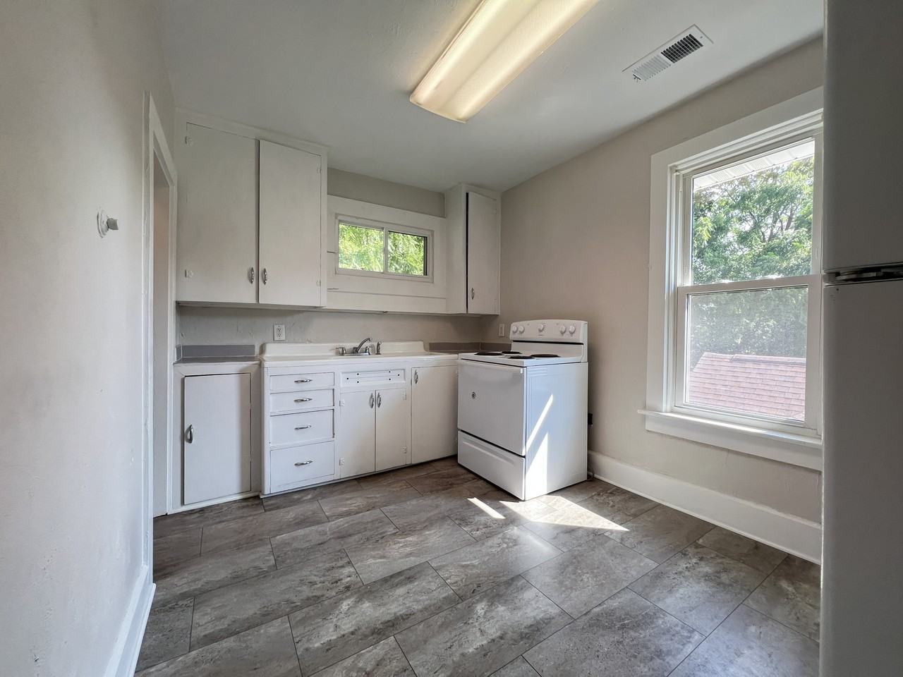 595 W 17th St #1-2 - Photo 4 of 12
