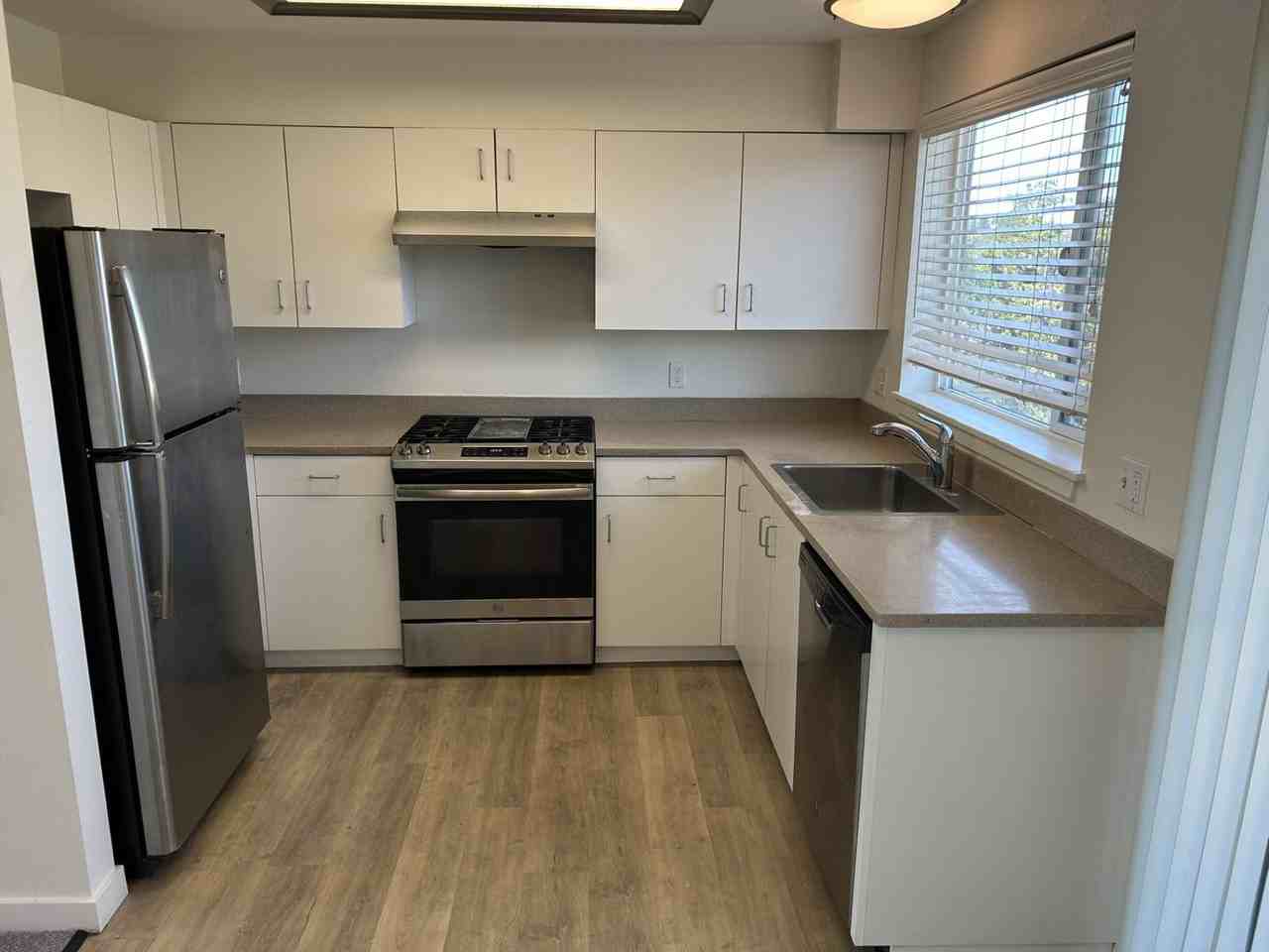 445 Southwest Blvd #11 - Photo 7 of 17