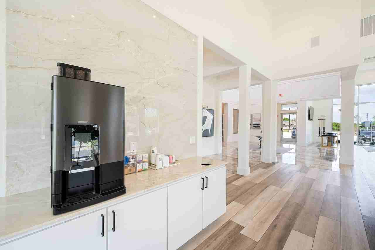 Luxe Prosper - Photo 7 of 50