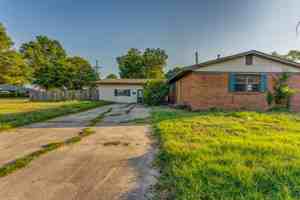 featured image of 121 E Pecan St #1