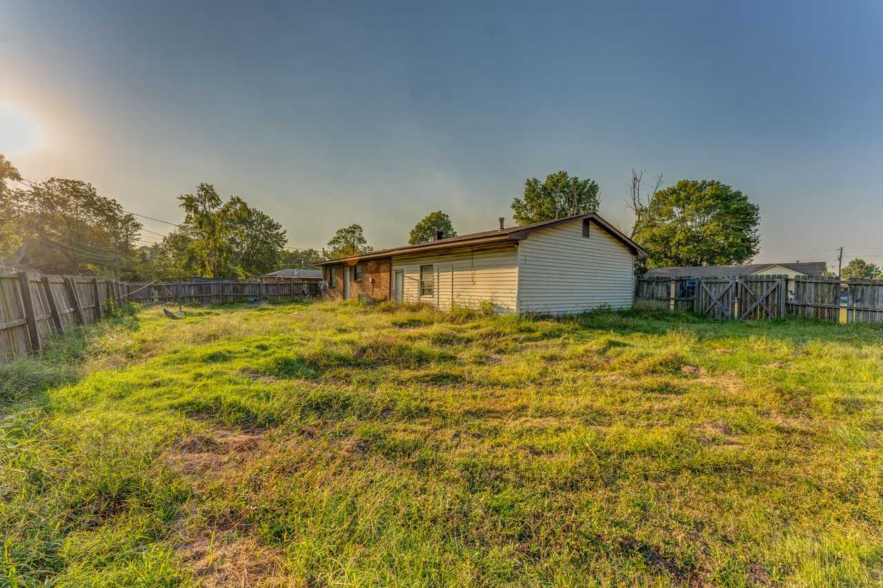 121 E Pecan St #1 - Photo 4 of 28