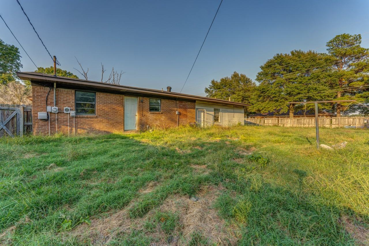 121 E Pecan St #1 - Photo 5 of 28
