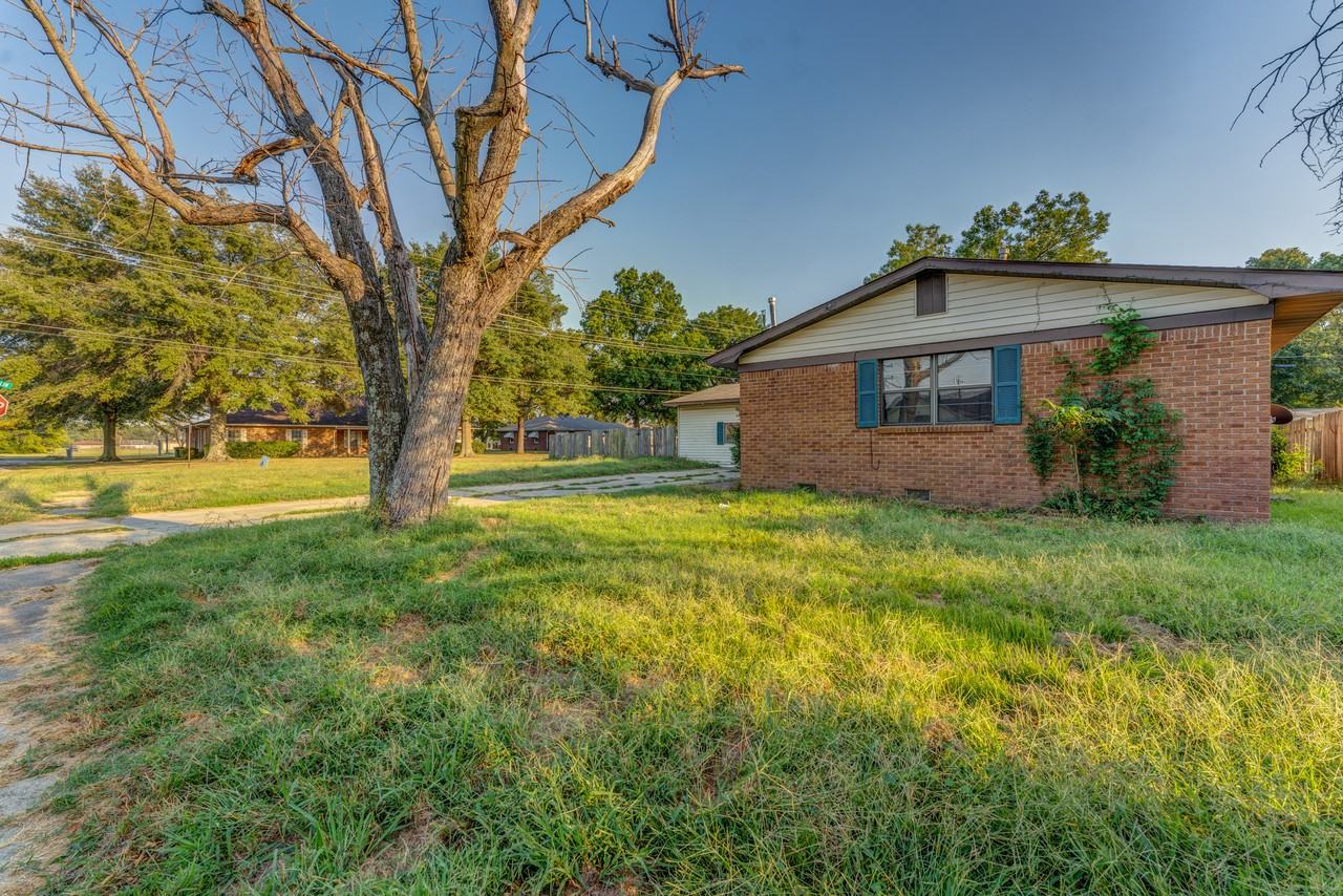 121 E Pecan St #1 - Photo 6 of 28