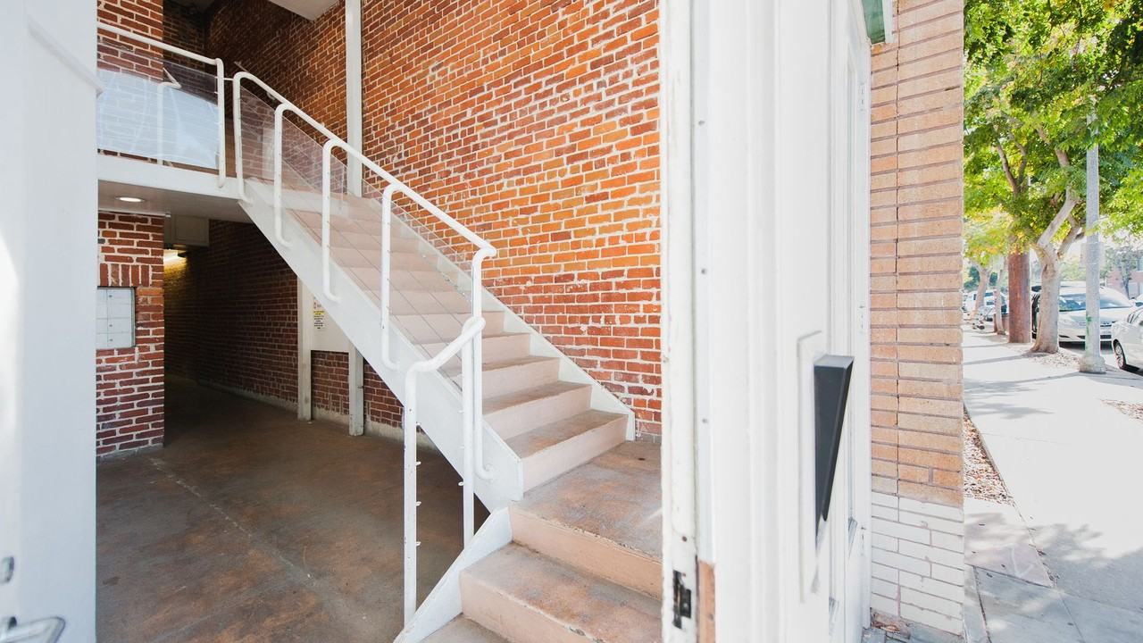 Daisy Studios & Lofts - Photo 3 of 8