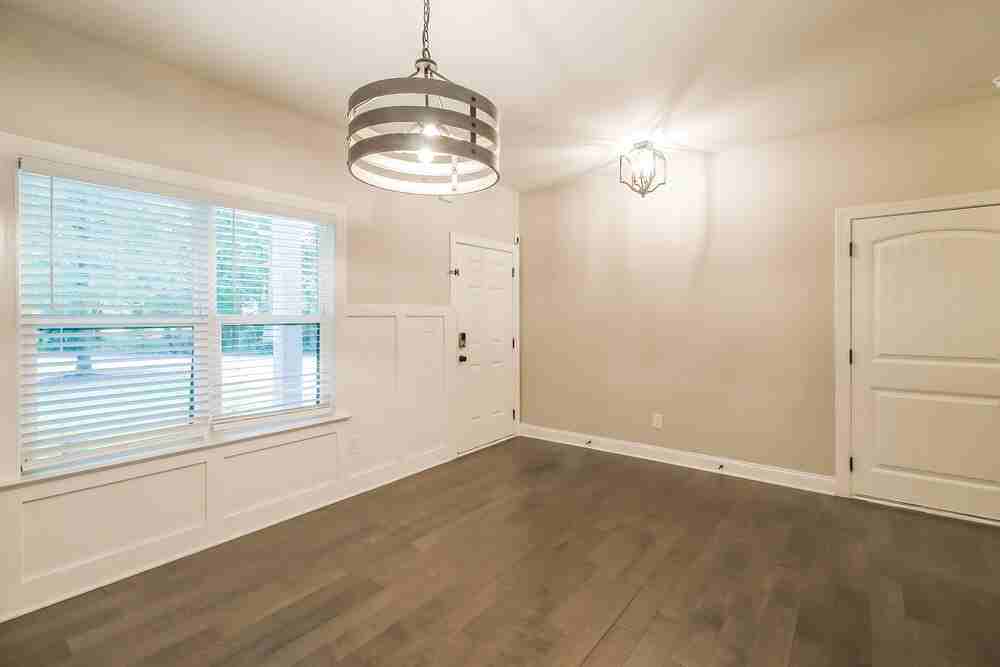 102 Peyton Ct - Photo 5 of 17