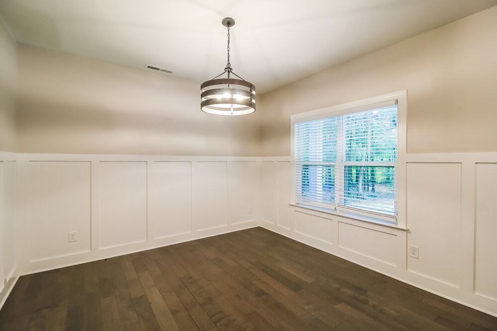 102 Peyton Ct - Photo 6 of 17