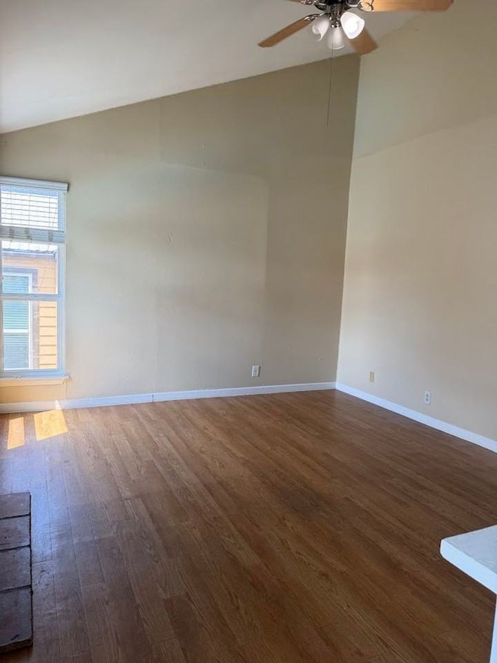 1000 W 26th St - Photo 4 of 12