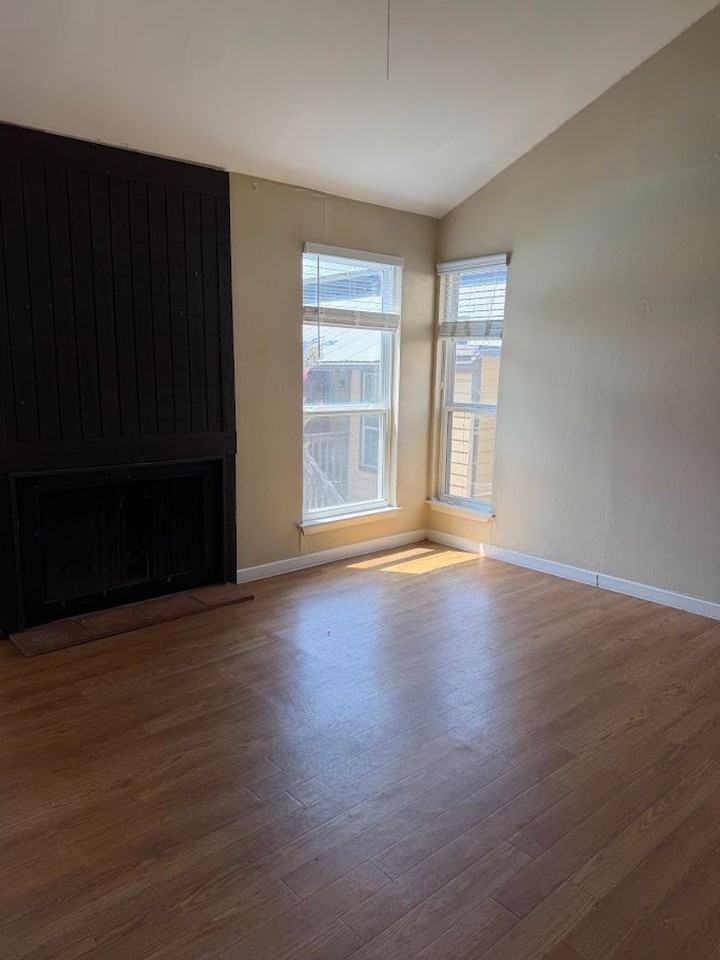 1000 W 26th St - Photo 5 of 12
