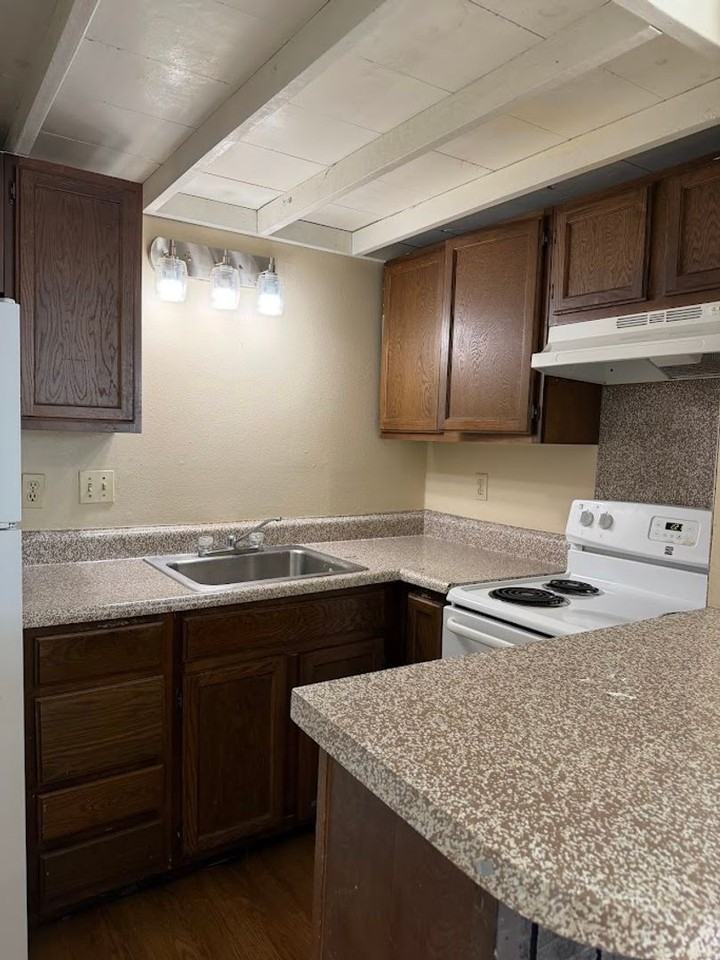 1000 W 26th St - Photo 6 of 12