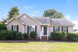 featured image of 1004 Ayrshire Ln
