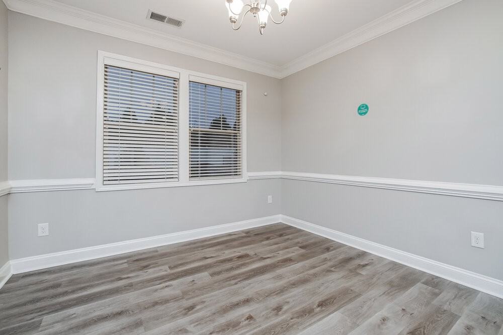 108 Heathwood Dr - Photo 7 of 17
