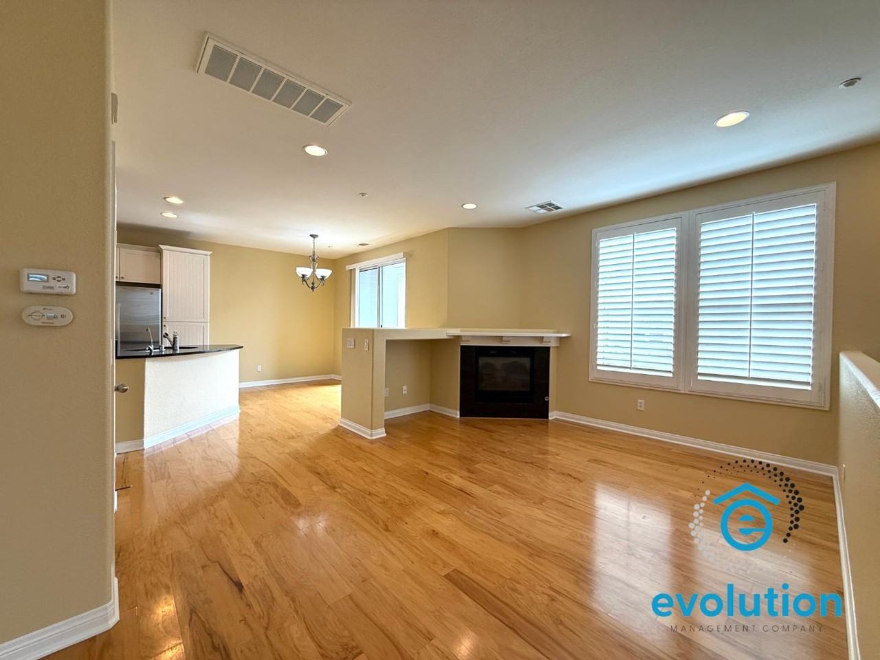 810 Harbor Cliff Way - Photo 3 of 11