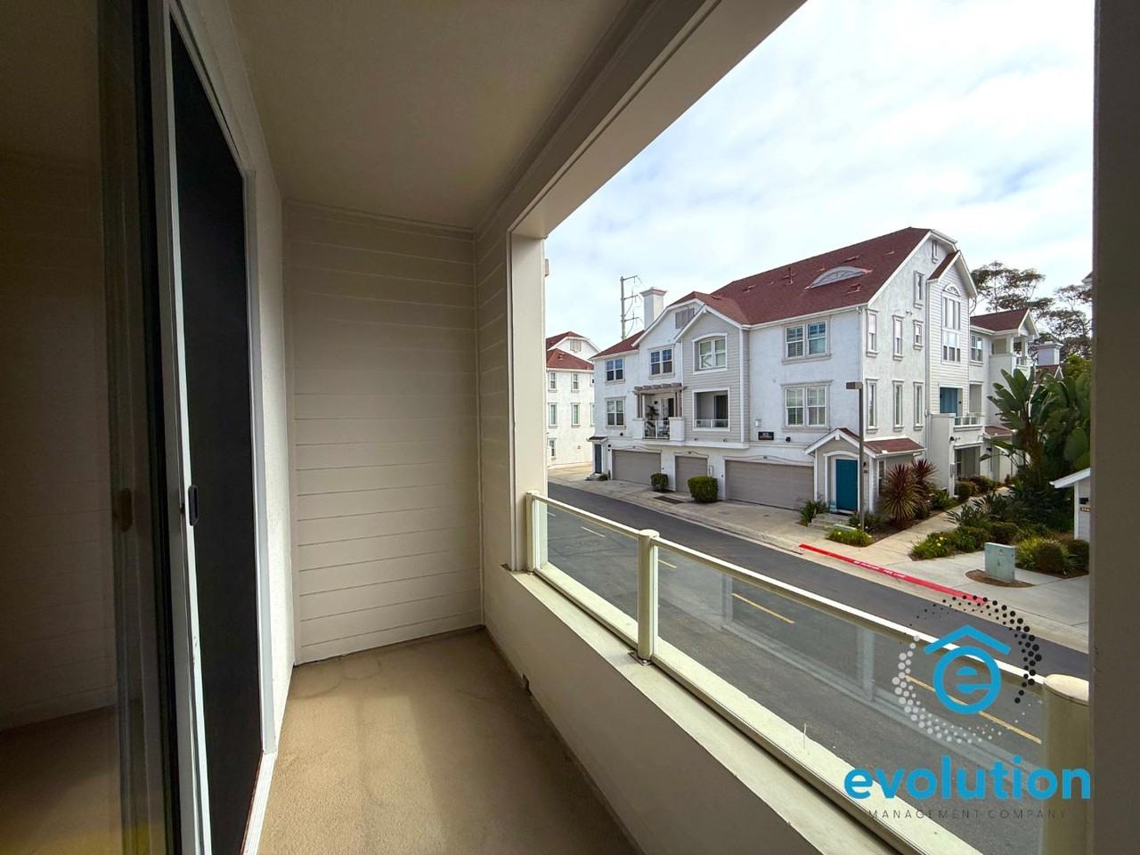 810 Harbor Cliff Way - Photo 7 of 11