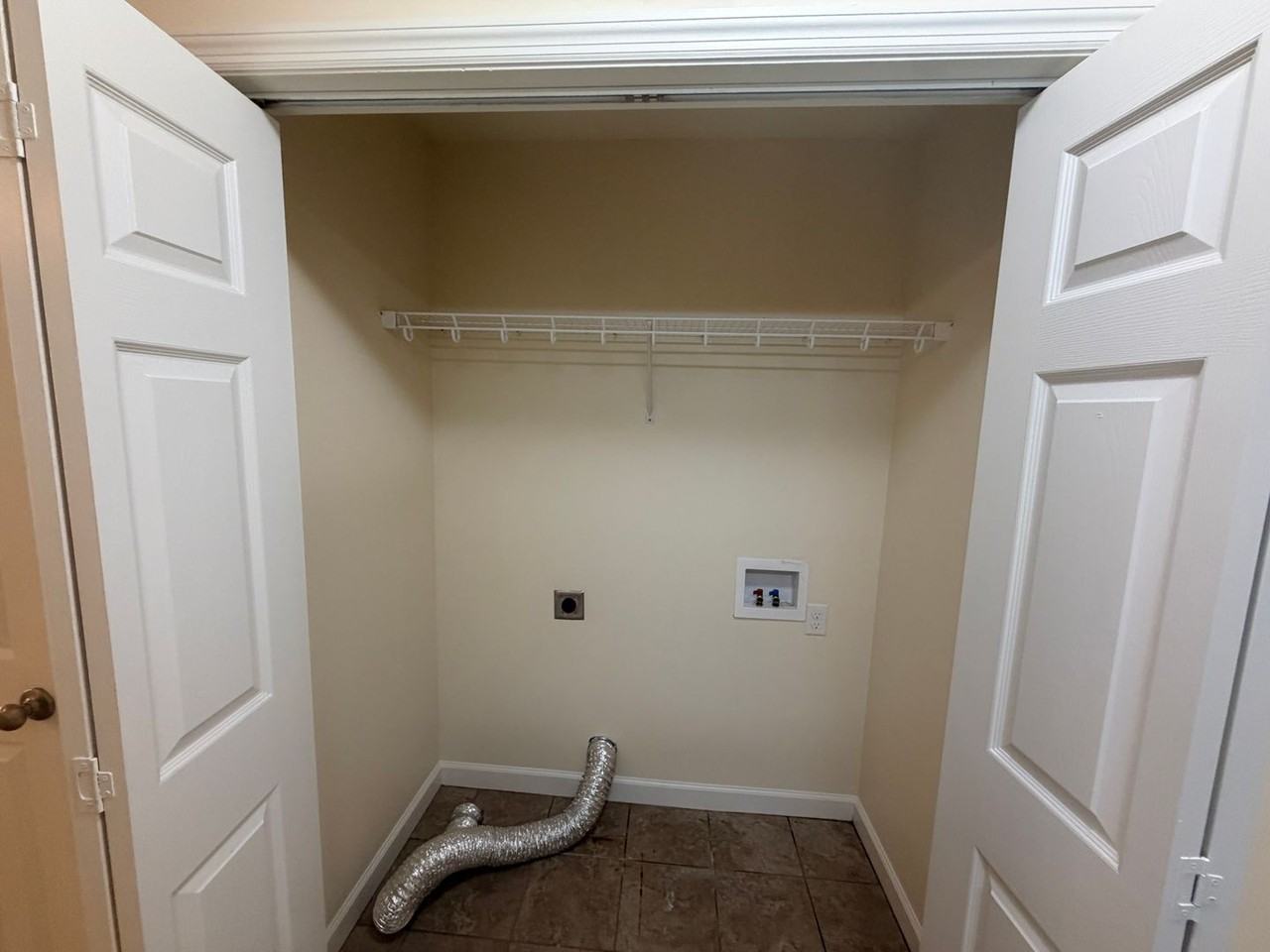 1704 N Patterson St #8 - Photo 4 of 21