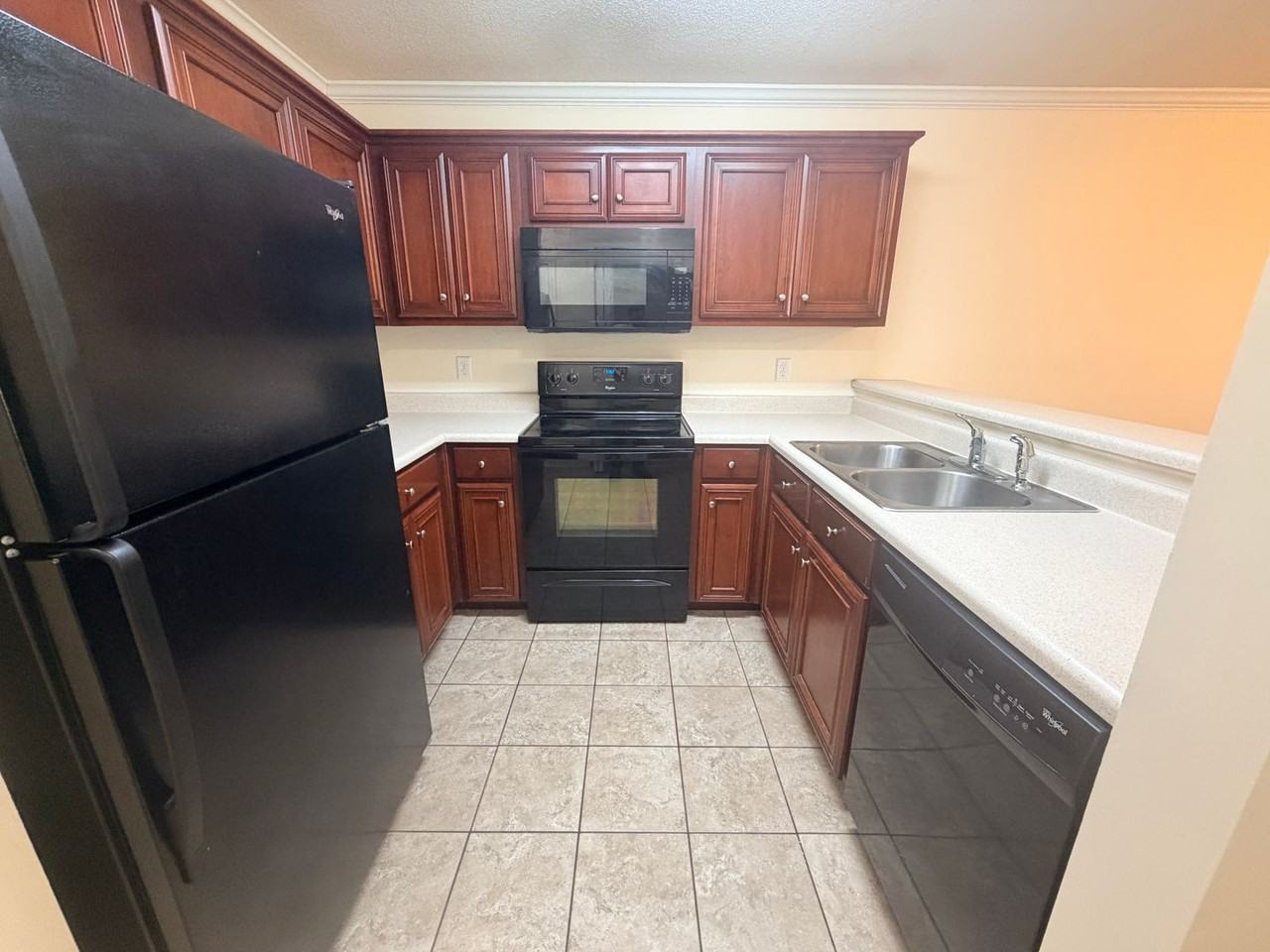 1704 N Patterson St #8 - Photo 5 of 21
