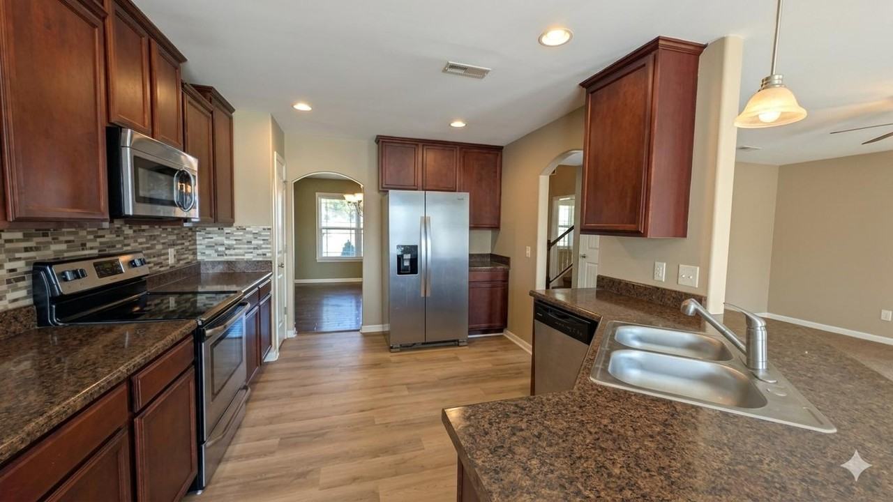 104 Terilyn Ct - Photo 6 of 11