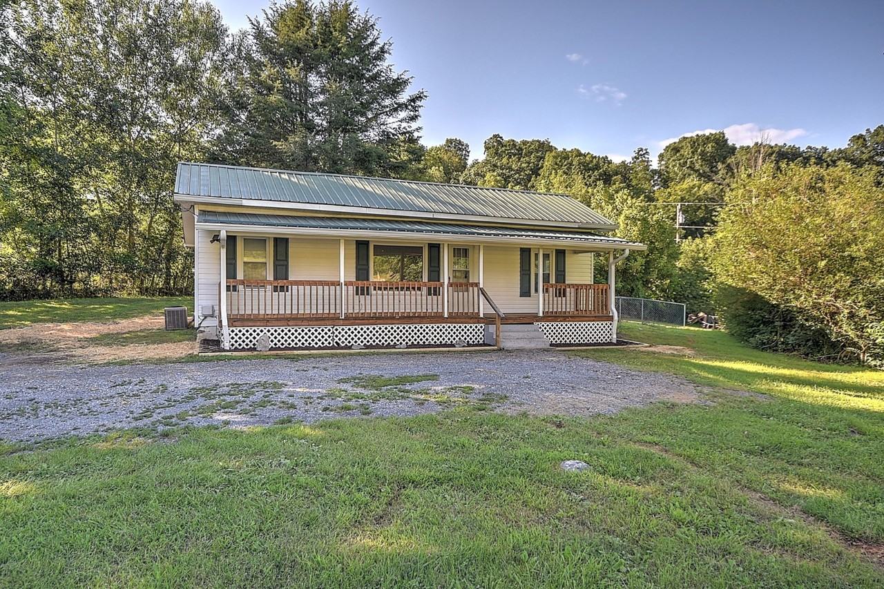 875 S Pickens Bridge Rd - Photo 3 of 20