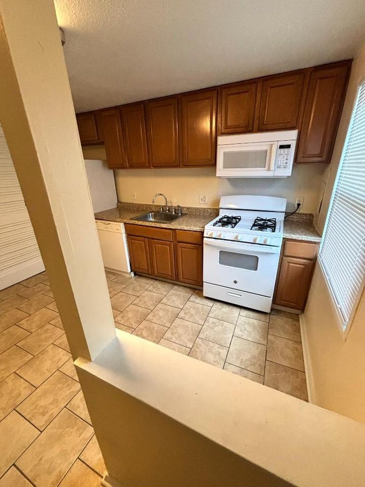 1769 Village Green Dr - Photo 2 of 20