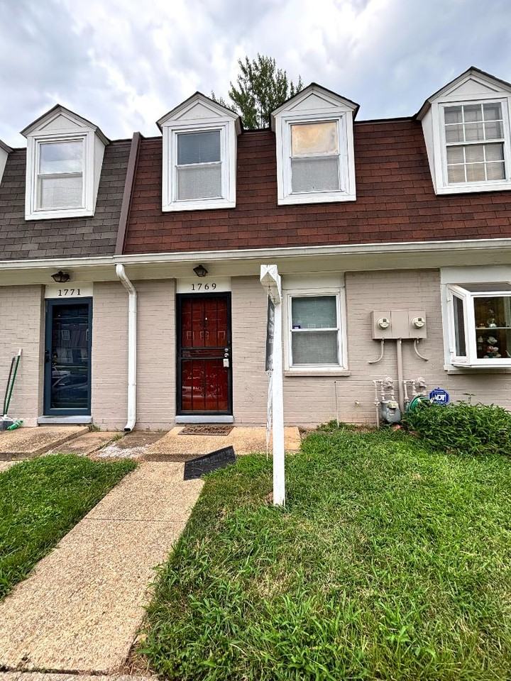 1769 Village Green Dr - Photo 3 of 20