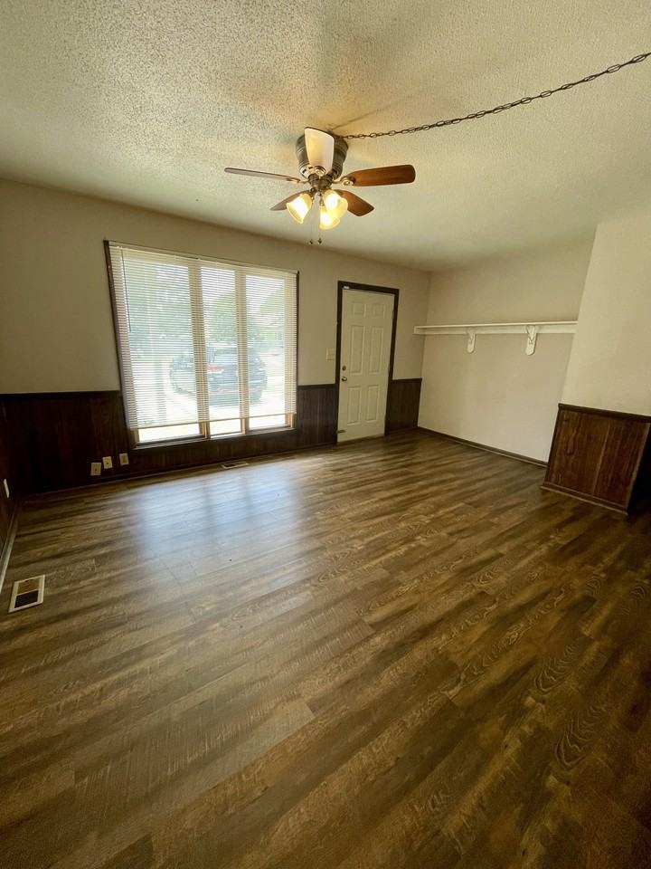 2309 S Norwood Ave #B - Photo 2 of 17