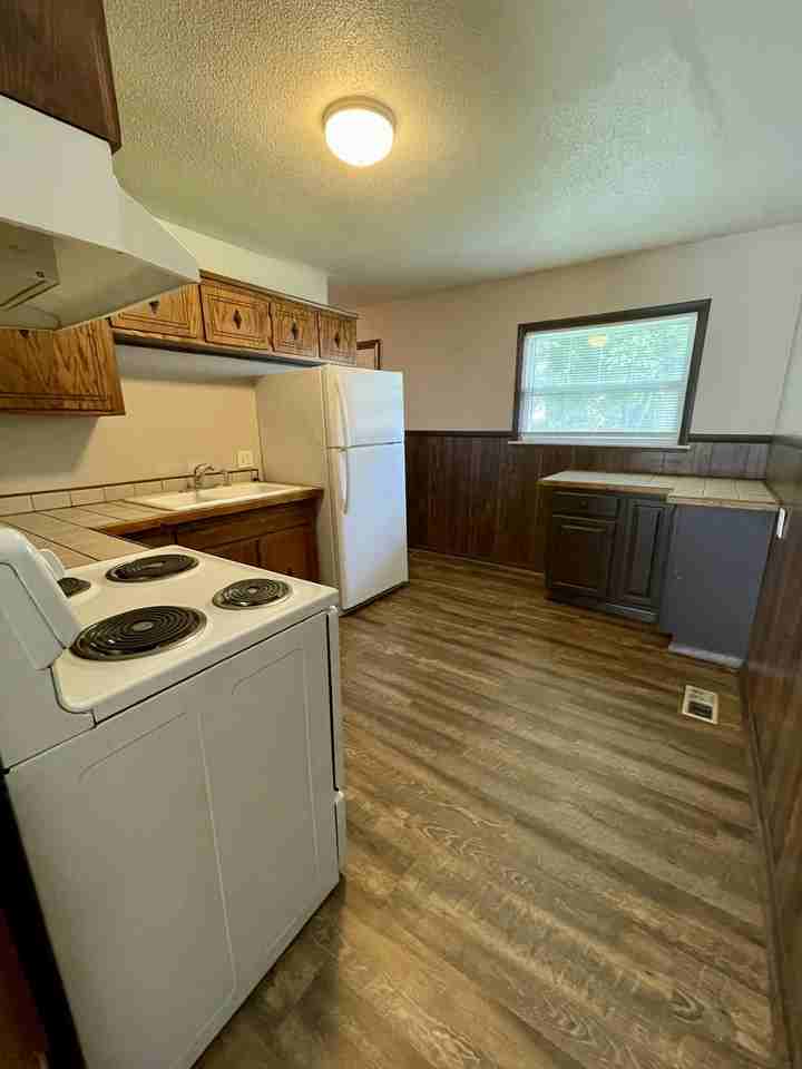 2309 S Norwood Ave #B - Photo 3 of 17