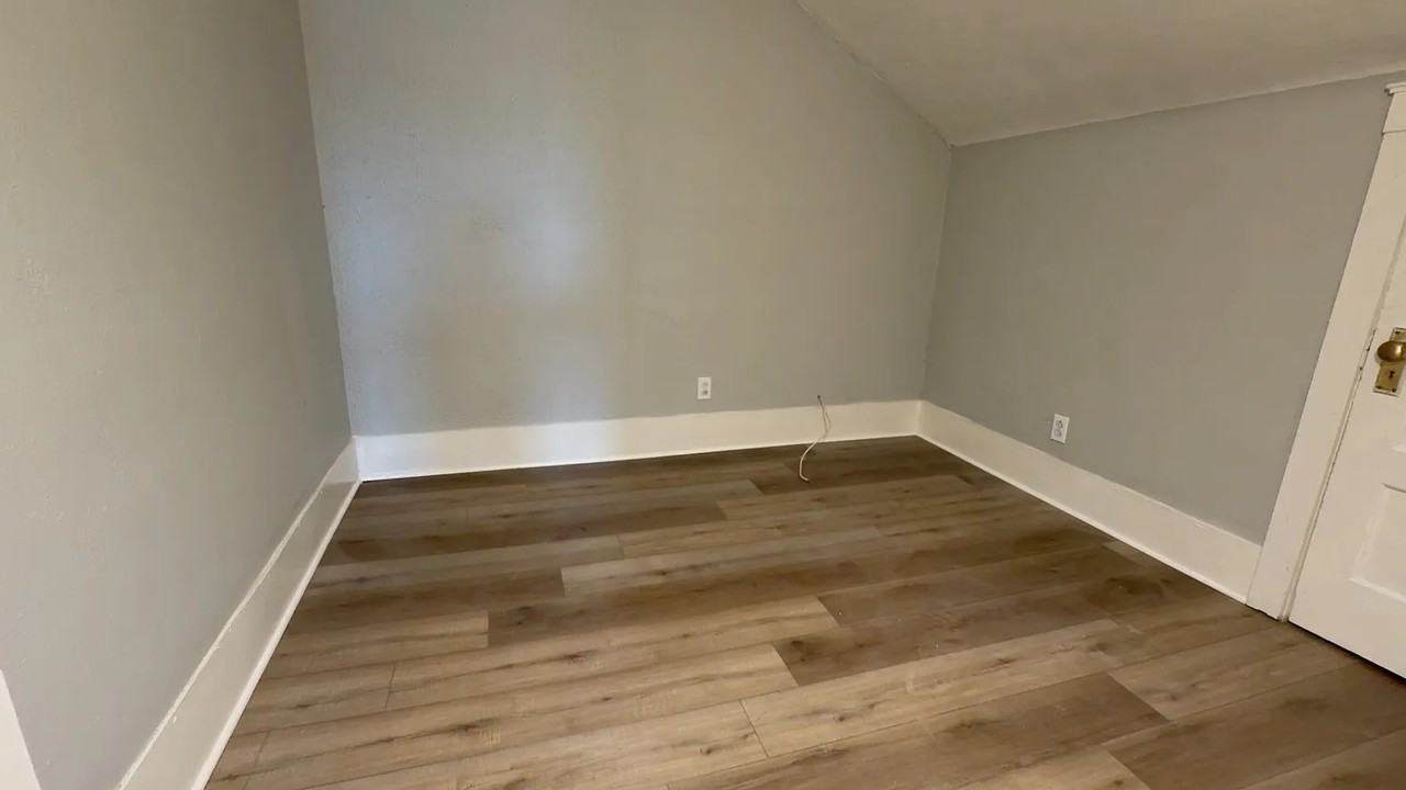 477 23rd St #481-23rd - Photo 3 of 8