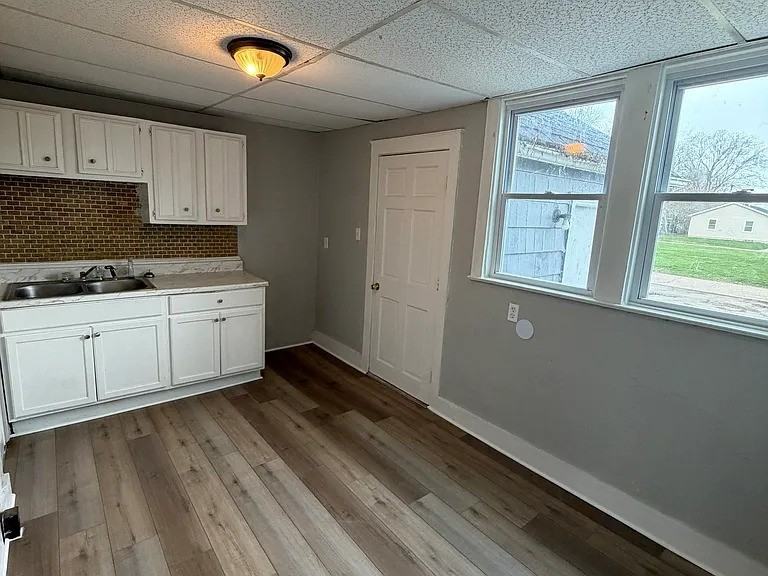 477 23rd St #481-23rd - Photo 4 of 8