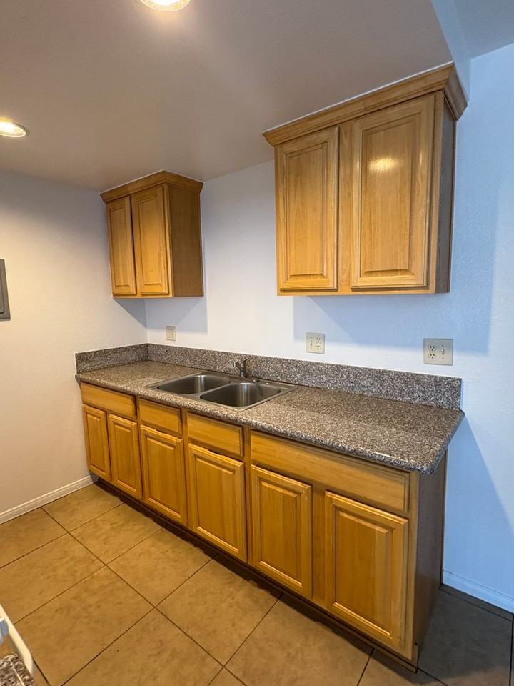 1003 E Deodar St #F - Photo 7 of 14