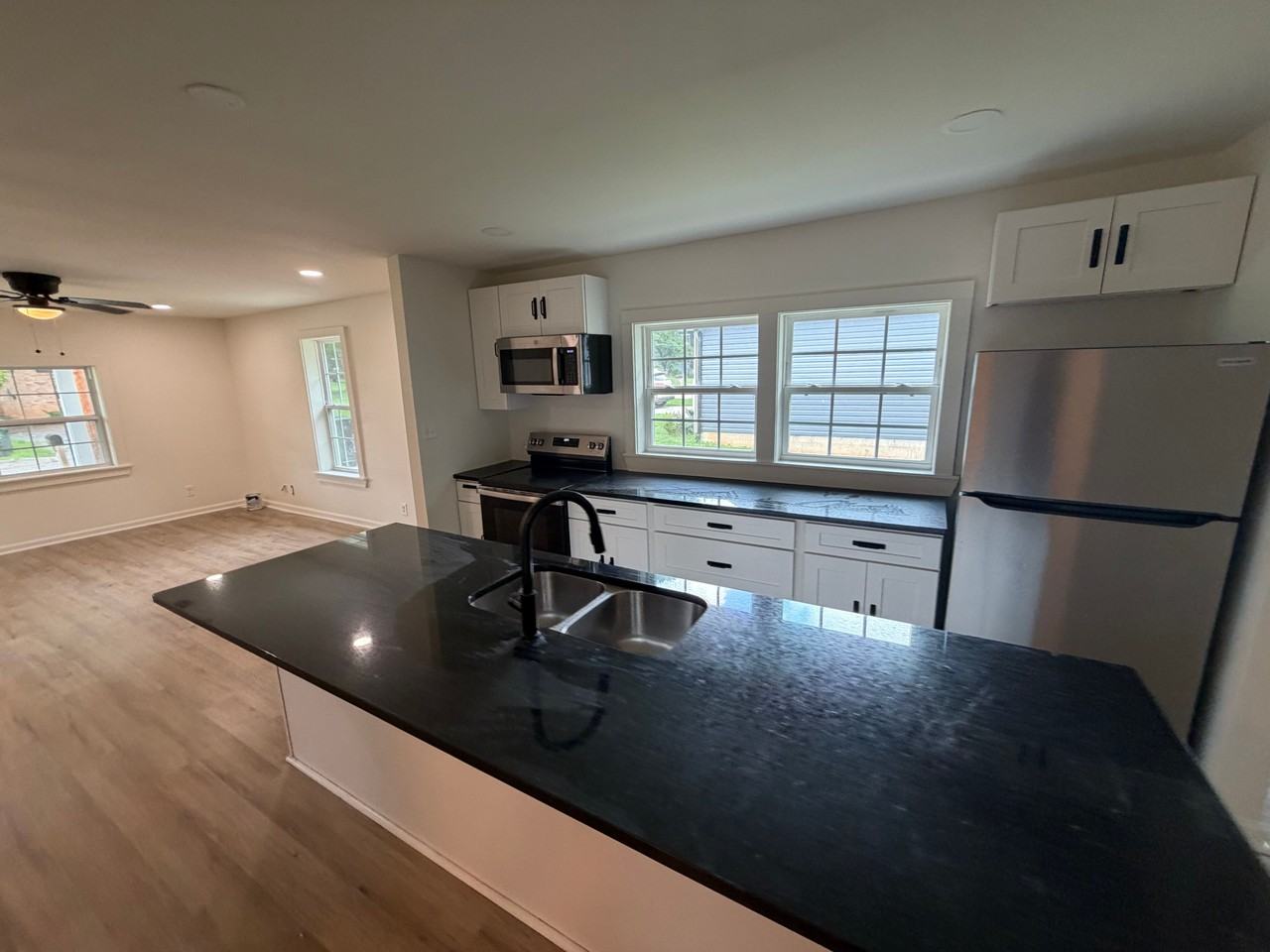 351 Fox St Sw - Photo 4 of 40