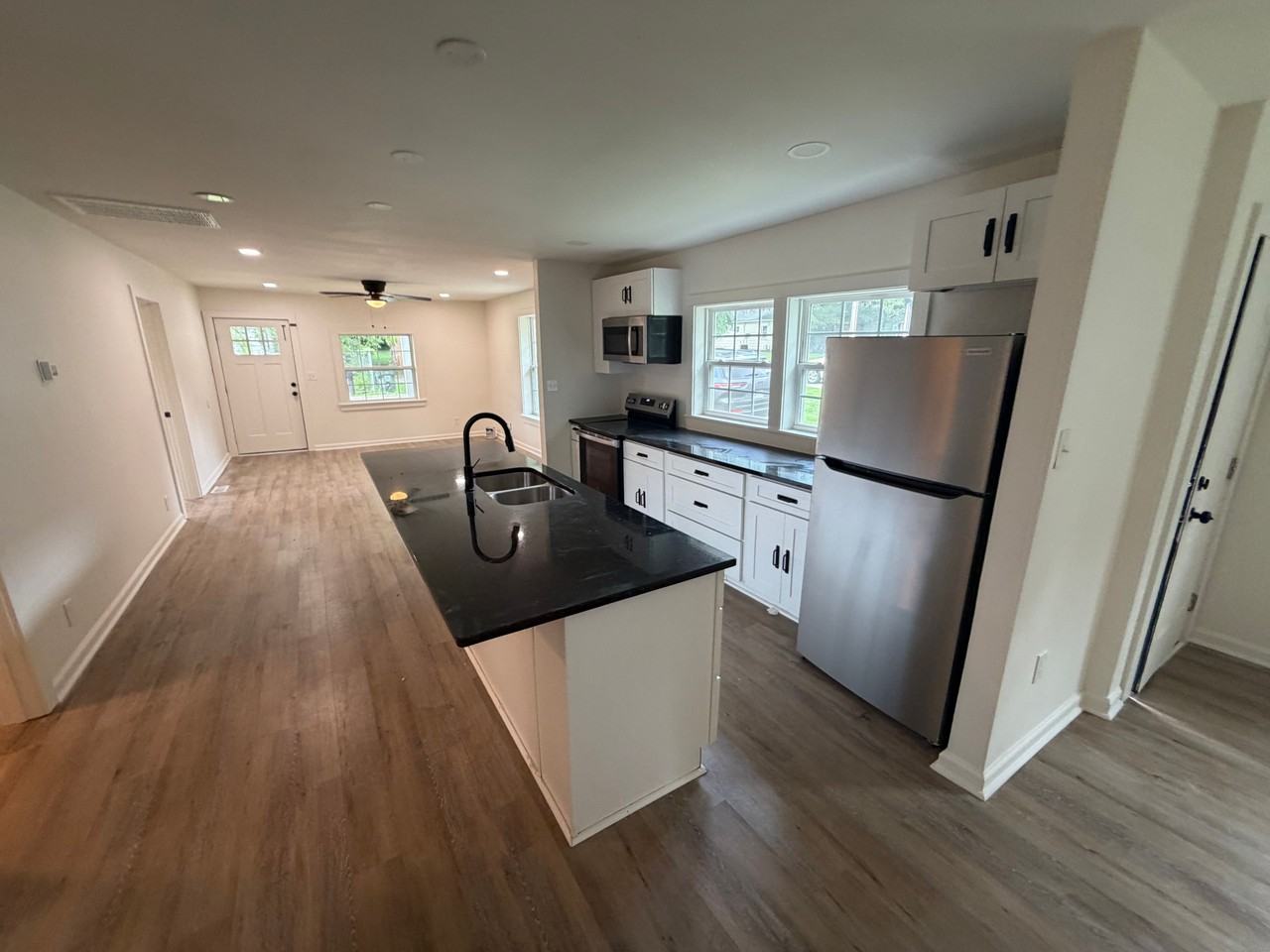 351 Fox St Sw - Photo 7 of 40