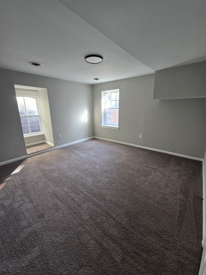127 Pine St #3 - Photo 7 of 9