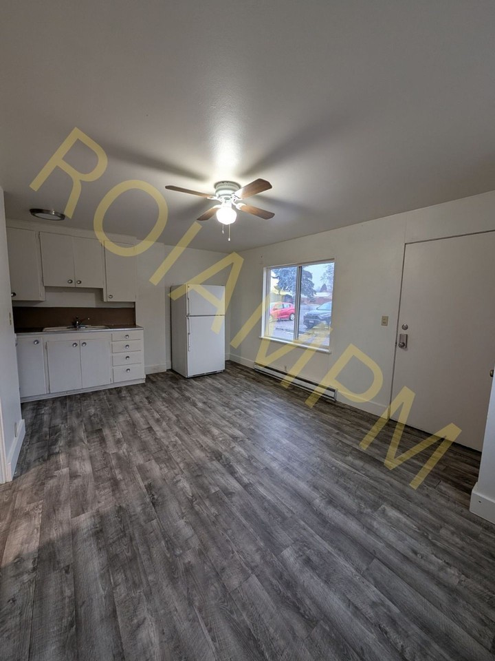 Charming 1 Bed / 1 Bath Duplex Apartment - Photo 2 of 9