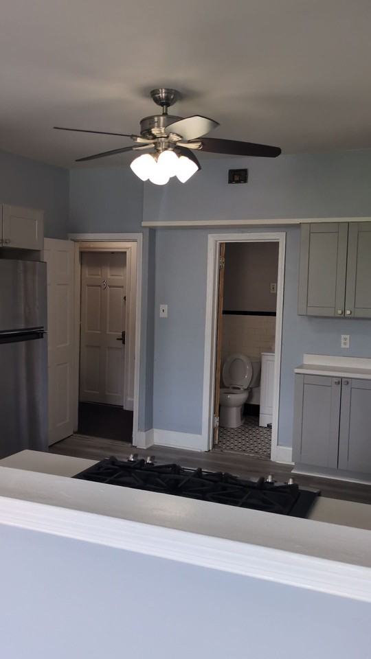 906 N Madison St #2 - Photo 5 of 10
