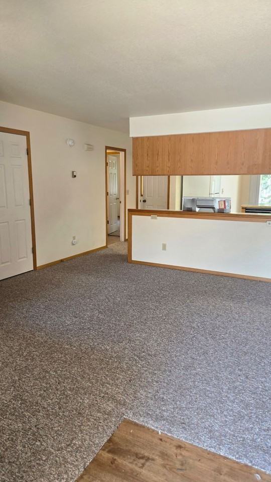 205 S Yellowstone Ave #B - Photo 5 of 16