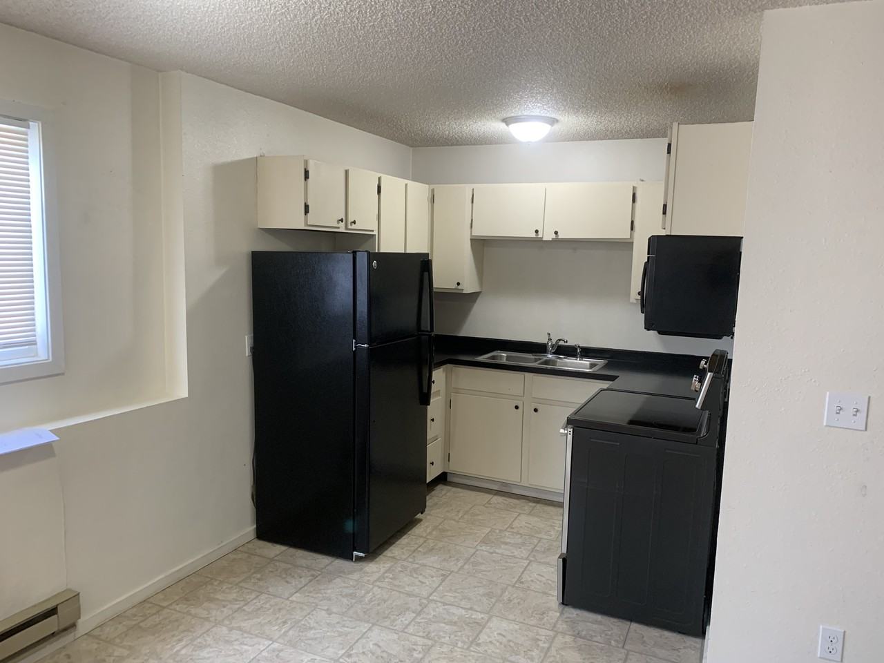 171 Rosewood Dr #B - Photo 4 of 6
