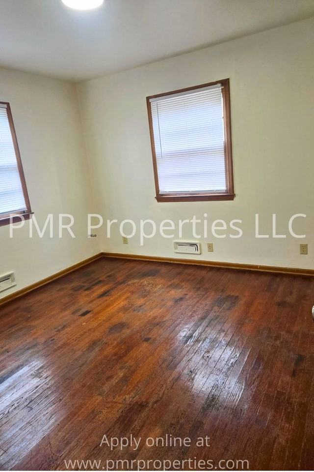 Bedford Square Apartments - Photo 4 of 11