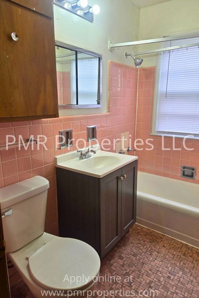 Bedford Square Apartments - Photo 5 of 11