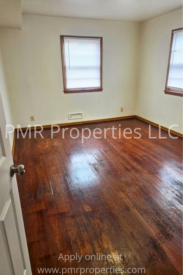 Bedford Square Apartments - Photo 6 of 11