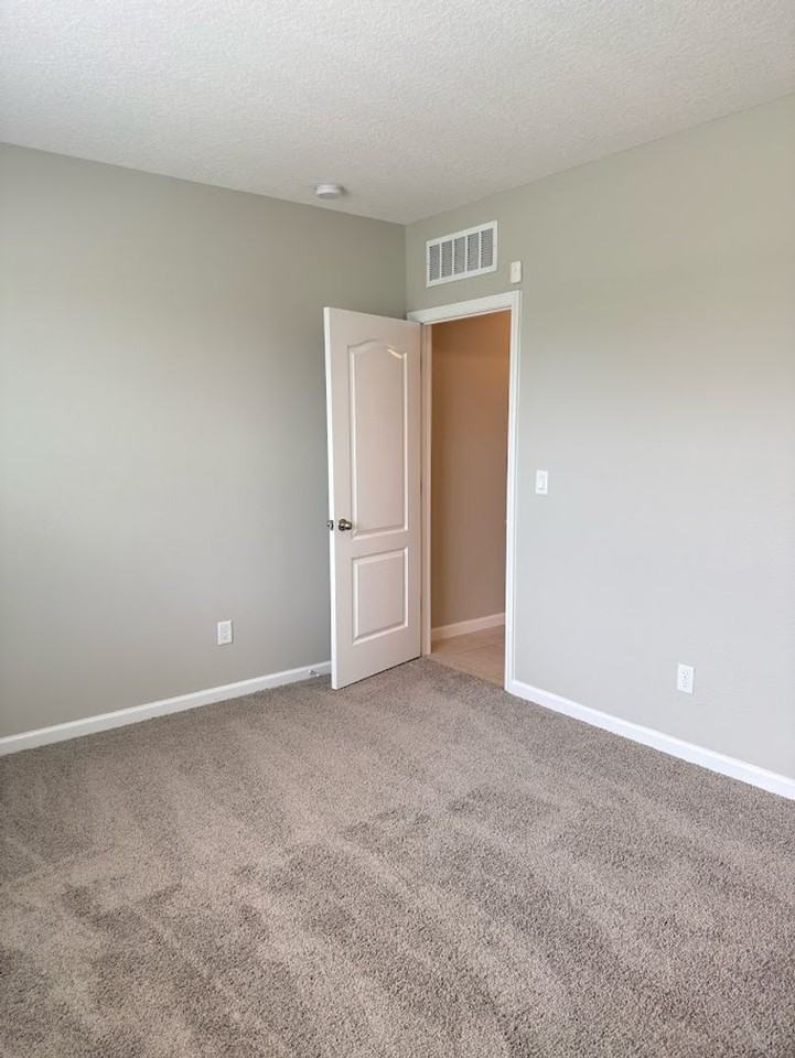 123 College St - Photo 4 of 20