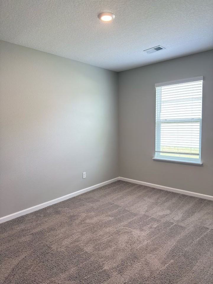123 College St - Photo 7 of 20