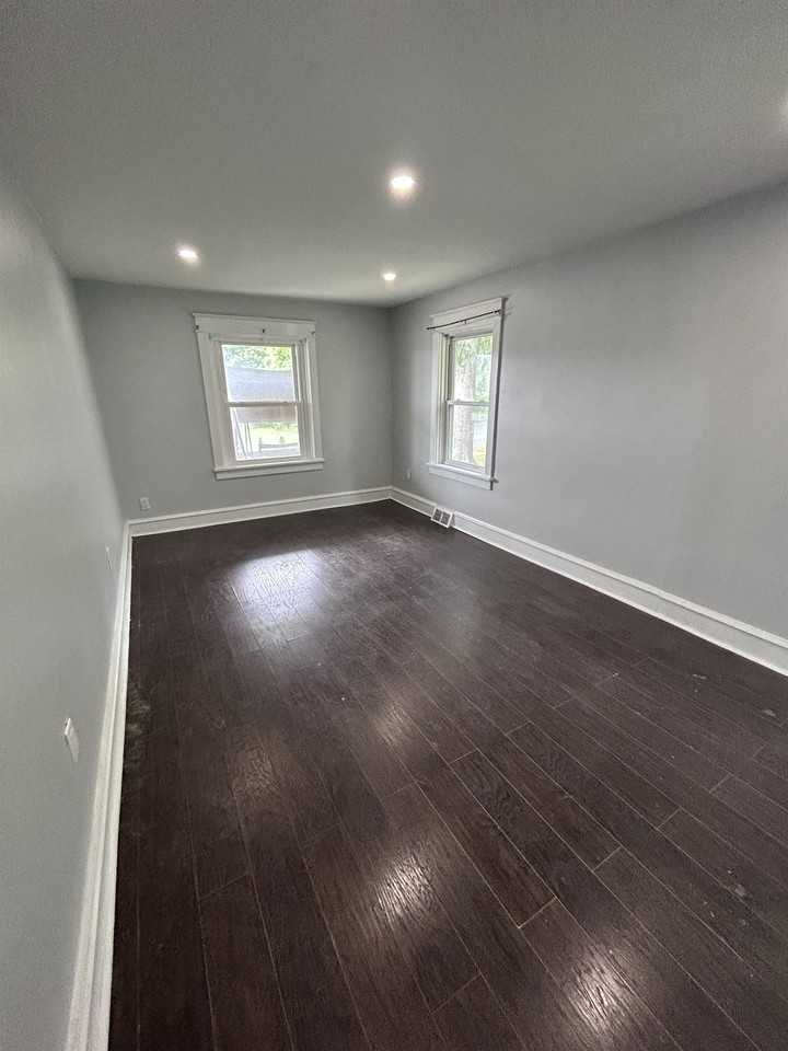 1400 Beaumont Ave #1 - Photo 6 of 11