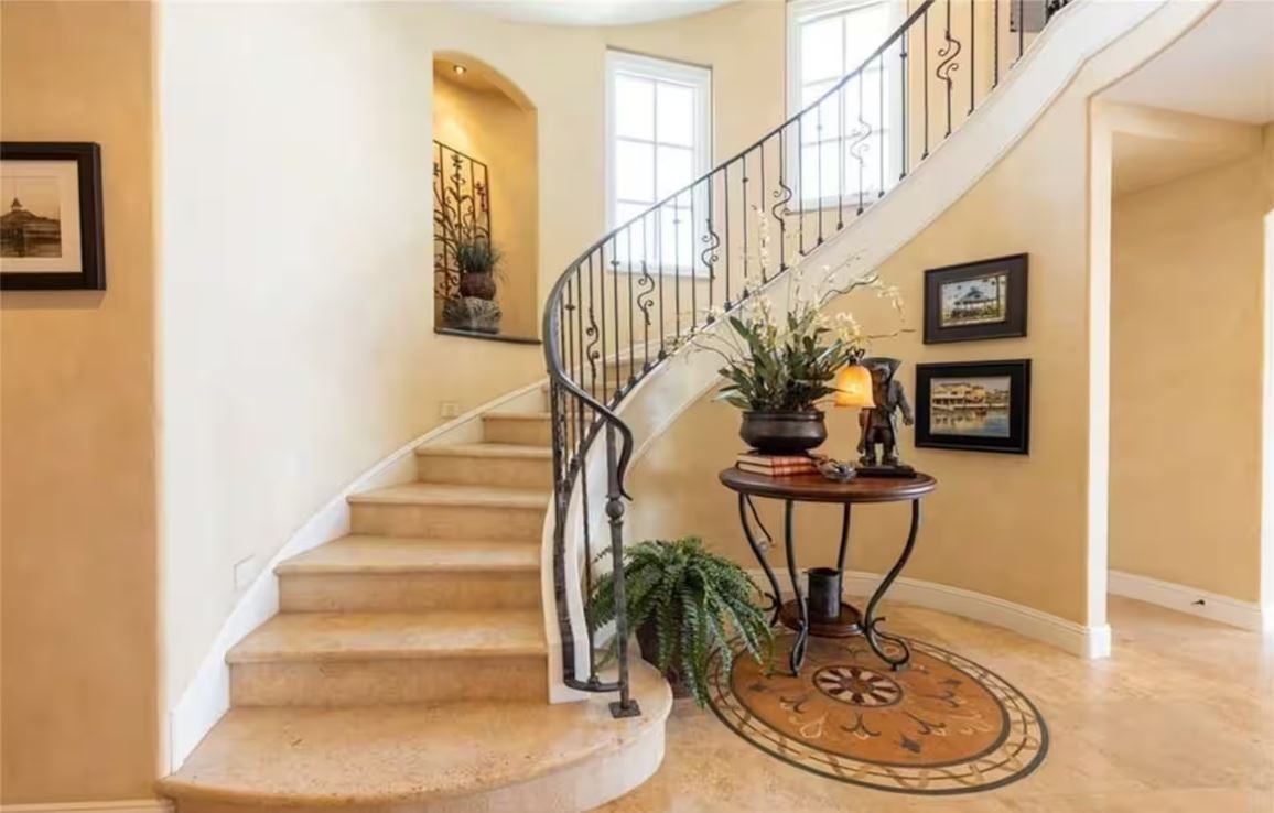 900 E Balboa Blvd - Photo 4 of 36