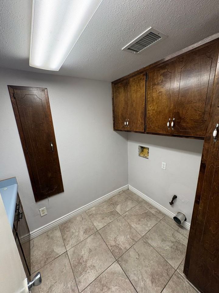 708 S Peggy St - Photo 4 of 42