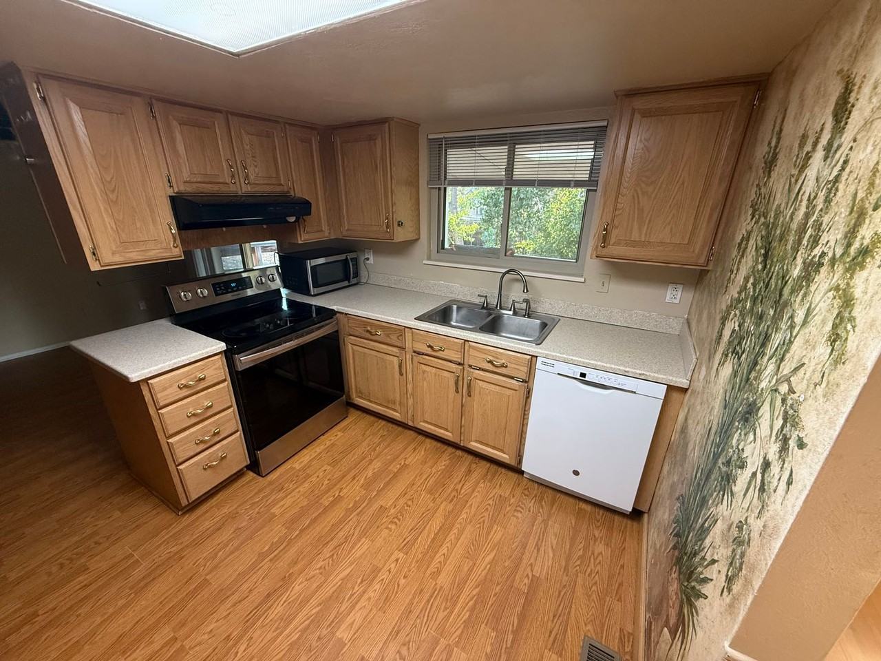 13445 Green Cir - Photo 3 of 14