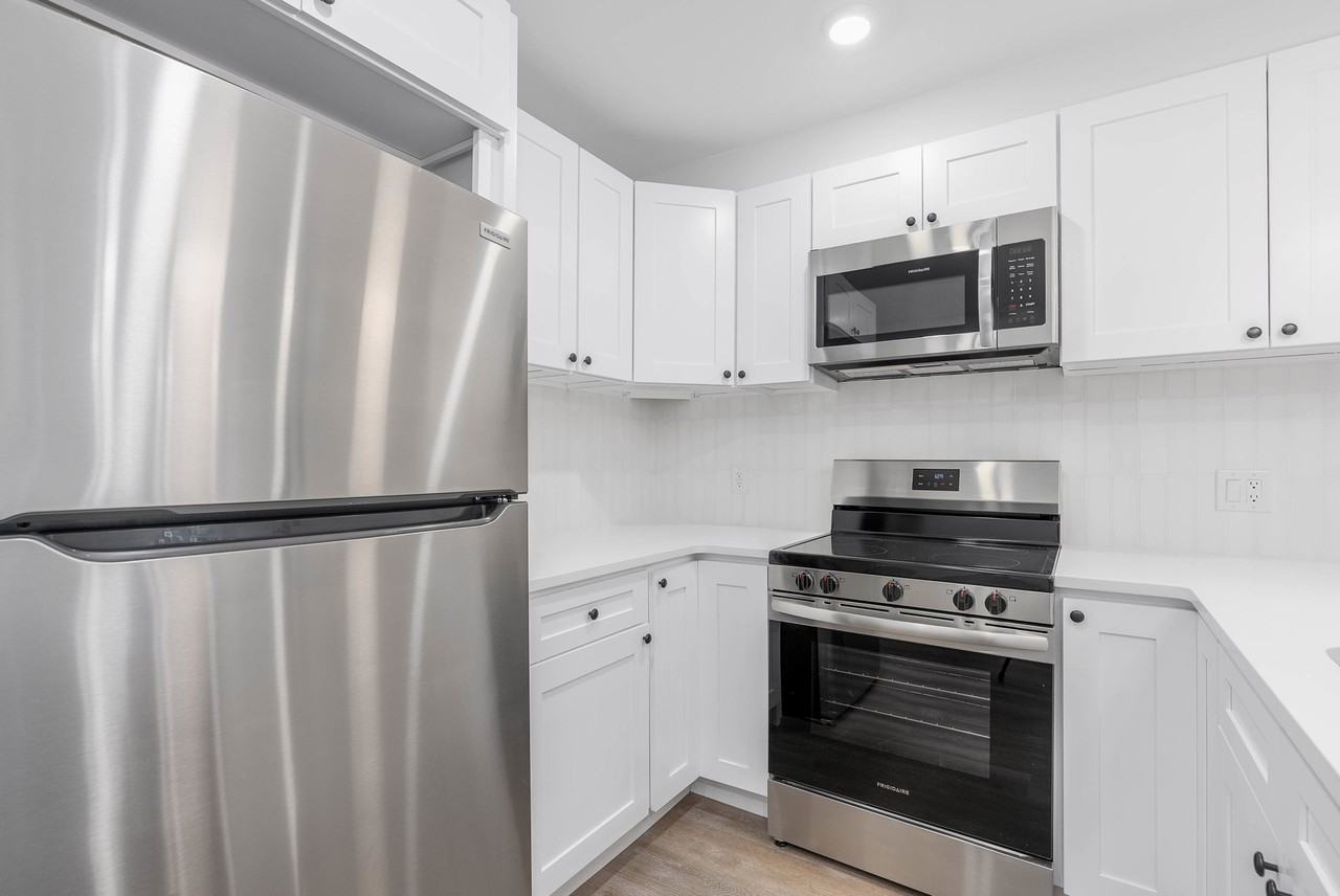 2057 E Rush St #1 - Photo 5 of 15