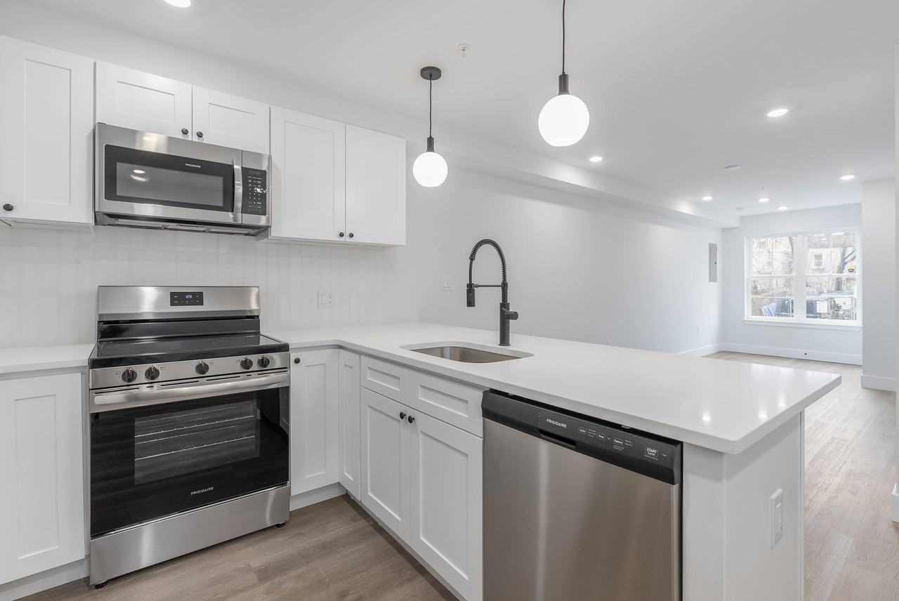 2057 E Rush St #1 - Photo 6 of 15