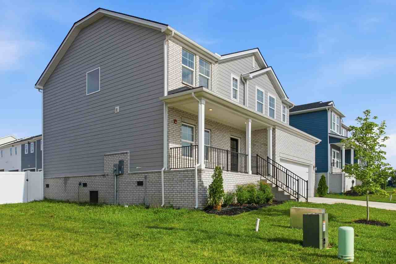 2942 Sharpstone Dr - Photo 2 of 37